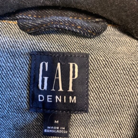 EUC GAP DARK WASH DENIM JACKET - Picture 5 of 7